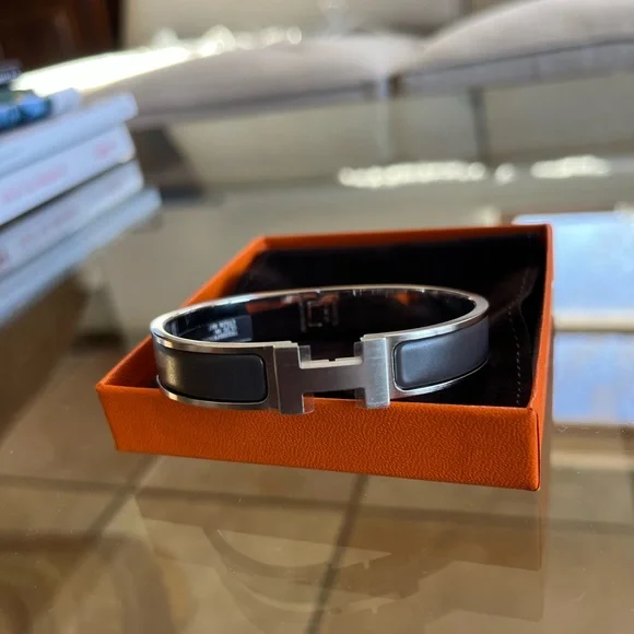 Hermès Clic HH Men’s Bracelet in Gris Étain Mat - Picture 11 of 14